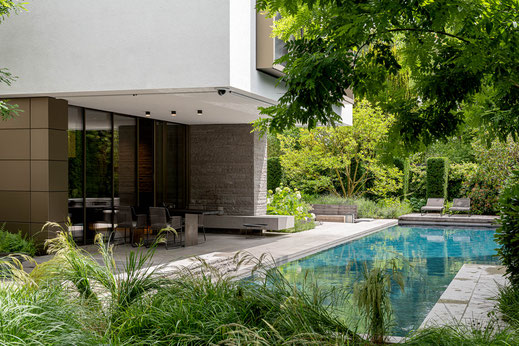 Landscape architecture, Gartendesign von Stephan Maria Lang, House LW27, Garten mit pool und ueberdeckter Essplatz