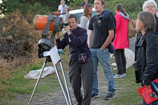 Schmidt-Cassegrain sur monture à fourche équatoriale (Monture altazimutale montée sur une table équatoriale). Claudine aux commandes du mythique Celestron 8'' orange (C8)