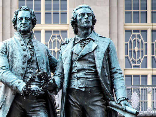 Photograph of the monument to Goethe and Schiller in front of the Weimar National Theatre