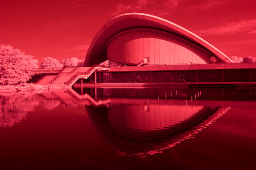 Kongresshalle, Infrarot, Holger Nimtz, Infrared, Fotografie, Photography, Infrarotaufnahme, Berlin, out of camara, Schwangere Auster, Haus der Kulturen der Welt, HKW Berlin, IR,