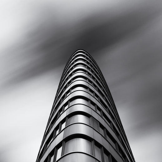 Trias Tower, Berlin, Architecture, monochrome, schwarz-weiß, Holger Nimtz, BVG, Langzeitbelichtung, longexposure,