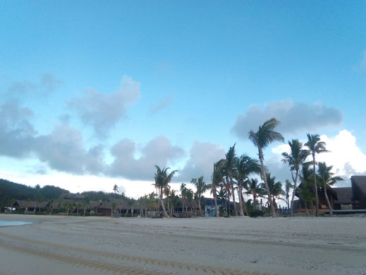 Palmenstrand Sand Wolken kostenlose Fotos herunterladen nutzen