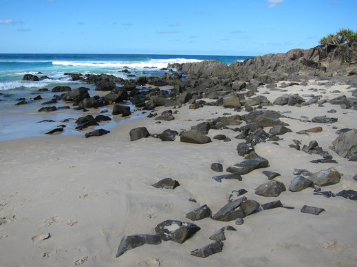 steine strand sand felsen meer ozean welle himmel blau bilder kostenlos freie lizenz kommerzielle nutzung