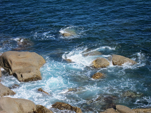 Brandung Wasser Meer Ozean Felsen Steine Bilder kommerzieller Gebrauch kostenlos Foto