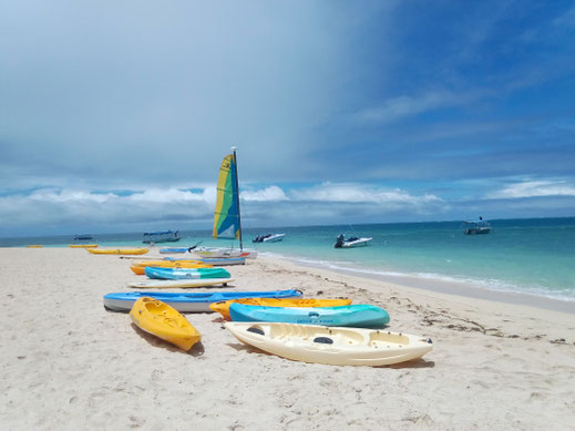 boote, kayak, strand, weißer sand, meer, himmel, blau, türkis, urlaub, boot, kostenlos, foto, bild