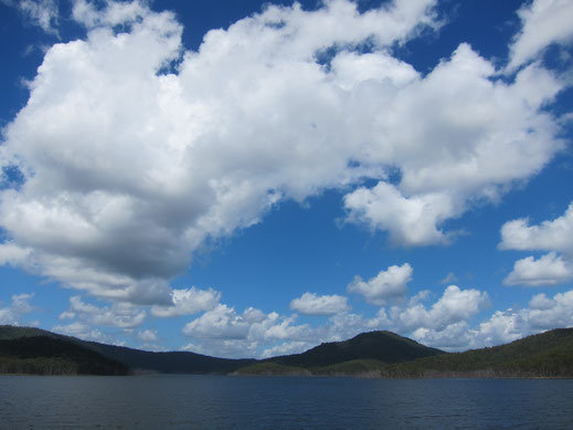 Meer Berge blauer Himmel Wolken schöne Natur Fotos Bilder