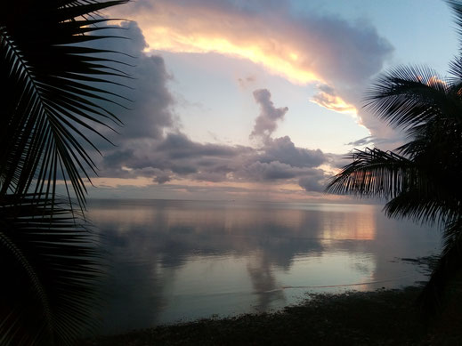 atemberaubender himmel traumhaft wolken ozean meeresspiegelung palmen bilder lizenzfrei fotos ohne copyright