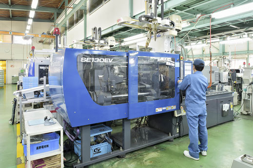 長野県 飯山市 長野電材 横型射出成形機 130トン級