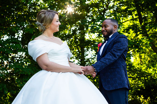 Couple de mariés en extérieur lors d’un mariage organisé et décoré par My Daydream Wedding près de Lille