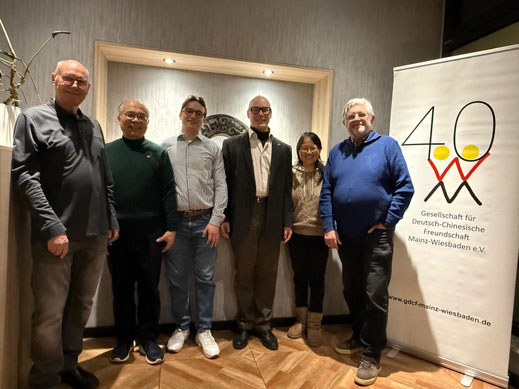 von rechts: Horst Lommatzsch, Anne Shih, David Jakob Schläger (Präsident), Leopold Dörr, Yabo Zhu, Kurt Karst (nicht auf dem Foto: Lei Wang)