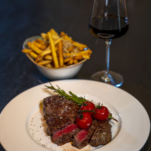 Essen auf dem Kirchheimer Weindorf - Robeye Steak mit Trüffelpommes