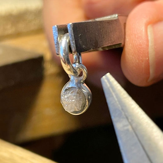 perlenpool Schmuck Designwerksatt in Stuttgart ist einzigartig. Wer macht die Designwerkastt? lese es hier.