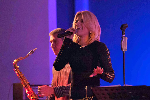 Chanteuse et saxophoniste