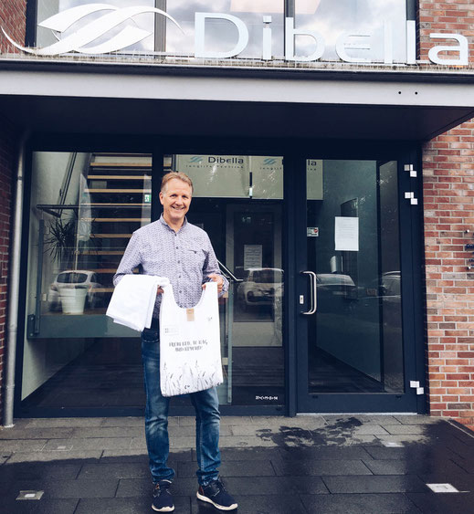 and Ralf Hellmann from Dibella are happy to start their partnership to enable circular textile flows.  