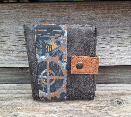 portefeuille compact pour homme en faux cuir anthracite et tissu gris foncé avec des rouages, style vintage, steampunk, industriel,  artisanat fait-main en France