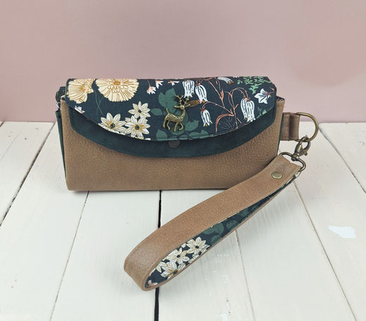 grand portefeuille pochette pour femme, porte-chéquier bohème, protection chéquier femme, faux cuir camel, cuir vert anglais, tissu thème forêt, cadeau de Saint Valentin, fête des mères  artisanal femme
