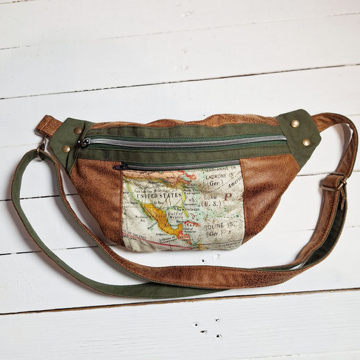 Grand sac banane homme en faux cuir camel, tissu carte du monde, banane bandoulière artisanale, cadeau voyageur, sac banane mixte