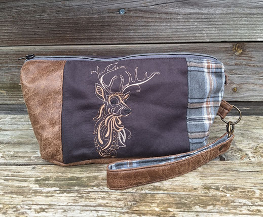 grande trousse de toilette pour homme, broderie cerf , faux cuir camel, tissu tartan gris, idée cadeau de Noël pour homme