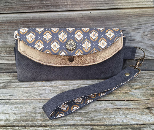 grand portefeuille pochette femme, portefeuille avec porte-chéquier, dragonne amovible , idée de cadeau pratique, unique et artisanal