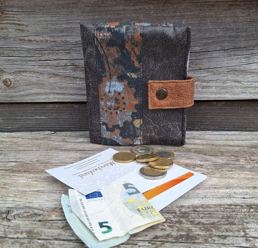 Petit portefeuille compact homme, faux cuir anthracite, tissu gris foncé avec des rouages, style industriel et steampunk, 2 volets fait-main en France