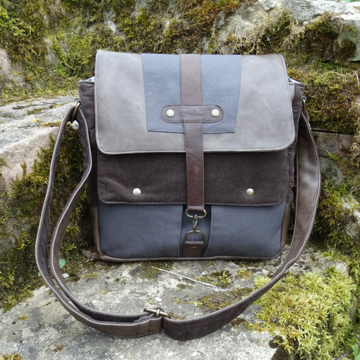 sac à bandoulière pour homme, besace originale et pratique, faux-cuir taupe , toile grise, velours milleraies marron, tissu imprimé montagne, idée cadeau homme original et pratique , sac pour aventurier, baroudeur, outdoor