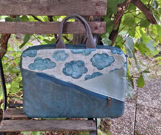 Sacoche pour ordinateur 13 pouces femme - faux cuir bleu pétrole - similicuir vert  -  tissu gris avec nuages- protection matériel informatique unique et original - cadeau artisanal