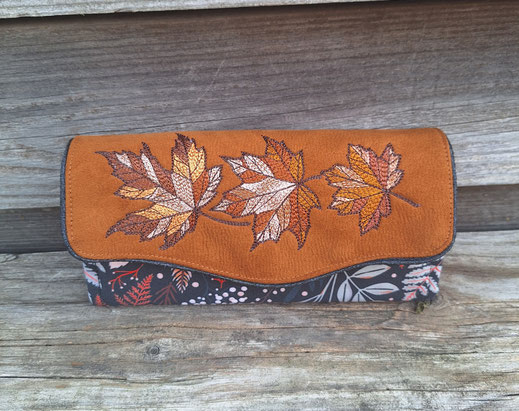 grand portefeuille pour femme, thème automnal, broderie feuille d'arbre, faux cuir cuivre , tissu gris foncé avec des feuilles