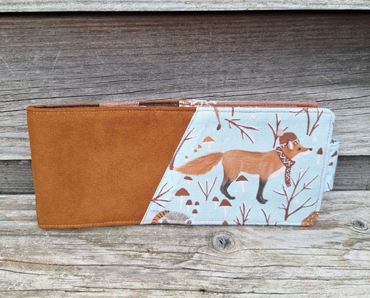 porte-chéquier horizontal femme, souche à gauche, tissu ameublement fauve, tissu bleu clair avec renard , idée cadeau artisanal