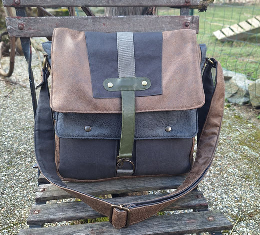 besace homme, sac à bandoulière original multi-matières en faux cuir camel et anthracite, tissu fougères, design unique et artisanale