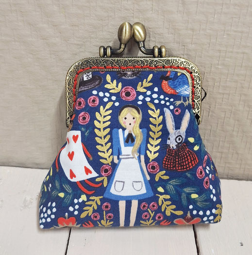porte-monnaie rétro femme ou fille fermoir métallique bronze tissu bleu marine, thème Alice au pays des merveilles , idée cadeau de Noël femme,  bourse vintage