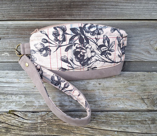 grande pochette à maquillage femme, accessoire de sac, faux cuir taupe et tissu beige avec fleurs, porte-cartes, idée cadeau original, unique fabrication artisanale durable