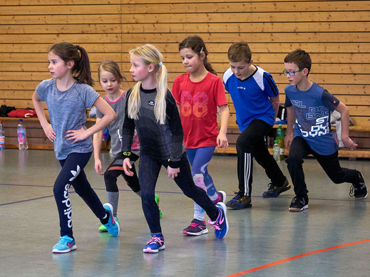 Sprint-, Sprung- und Wurftechnik - in der Kinderleichtathletik werden die Grundlagen spielerisch vermittelt.