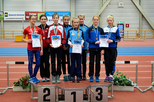 Die summierte Punktzahl von Kiara Reiland, Lucy Queck und Lena Thierfelder brachte Bronze in der Mannschaftswertung der U14.