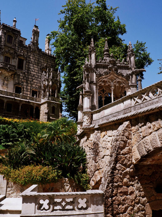 Beautiful path leading to the mansion