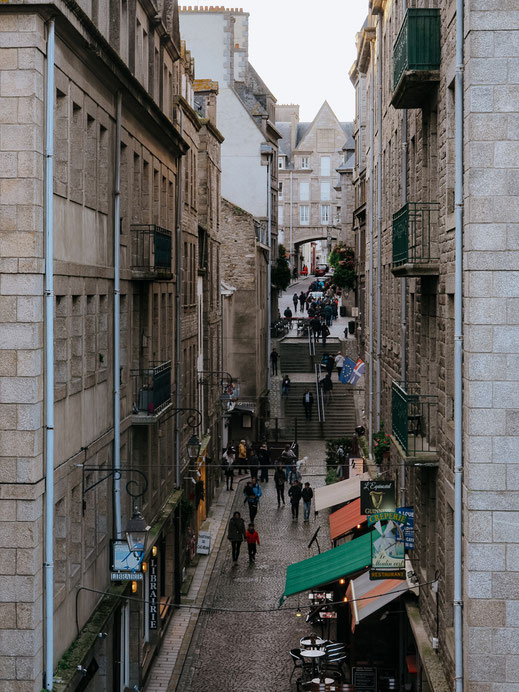 Narrow street around the Cathedral
