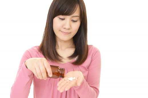 そして最も腸内環境を壊すのは、 💊 抗生物質や抗菌薬の乱用。 大量の菌を一気に殺してしまい、多様性を失わせます。 この影響についてはエビデンスも桁違いに豊富です。