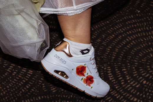 achterkant details van sneakers bruiloft