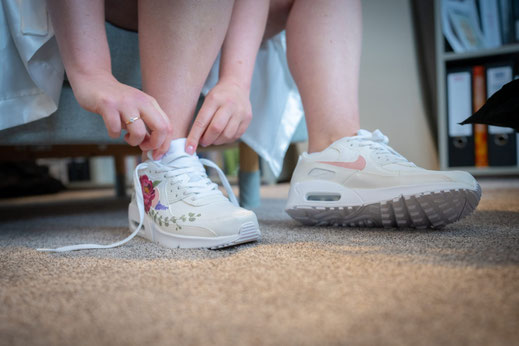 bechilderde bruidssneakers, andere schoenen voor trouwfeest