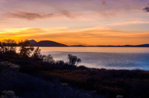 Lac Klamath au coucher de soleil, biotope naturel préservé en Oregon