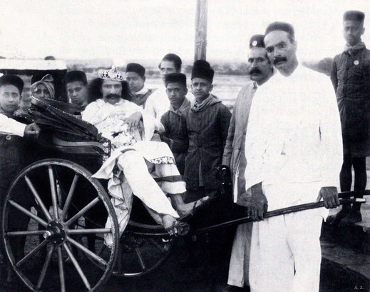 1928 : Meher Baba being pulled in a rickshaw by Baidul (L) & Sailor (R) and the ashram boys in Nasik, India. Courtesy of LM p.1092