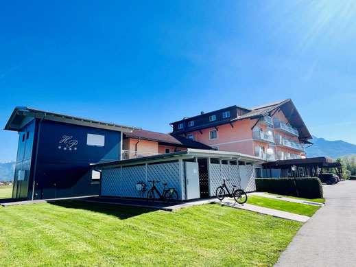 Absperrbare Radhütte, Auflademöglichkeit und Luftkompressor