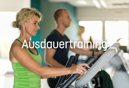 Mehrere Mitglieder beim Ausdauertraining