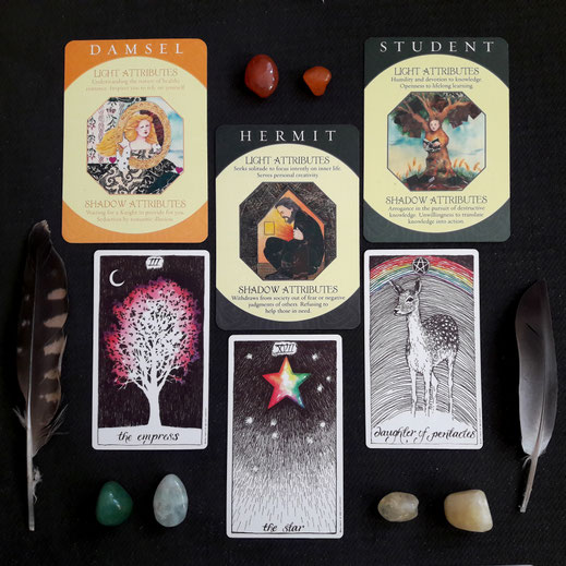 Systemisches Tarot-Coaching mit Susanna Kubarth. Ein erfahrenes Coaching-Gespräch mit Hirn, Herz und Zauber. Online oder in Graz.