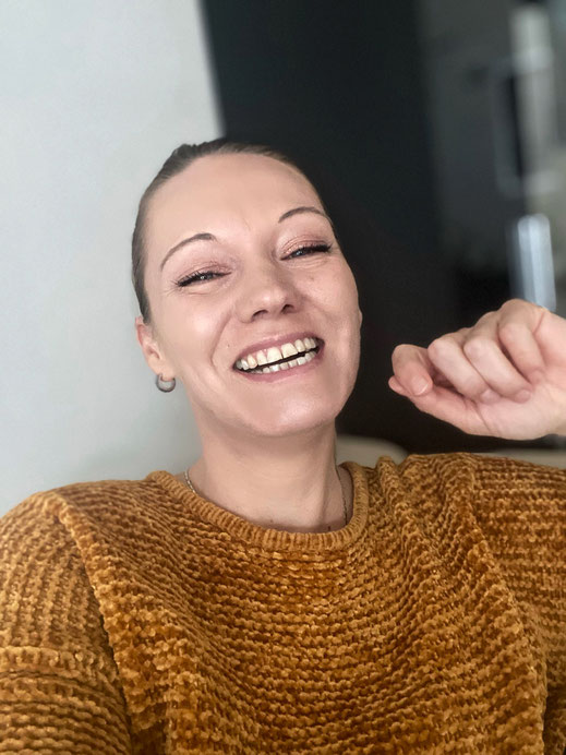Franny mit guter Laune Das schönste Accessoire ist unsere Haut. Wenn die jedoch nicht im Lot ist, fühlt man sich schnell unwohl und strahlt das aus | Stumpfe, müde Haut lässt sich aber Dank Fruchtsäuren im Handumdrehen wieder zum Leuchten bringen | Hot Port Life & Style | 30+ Lifestyle Blog