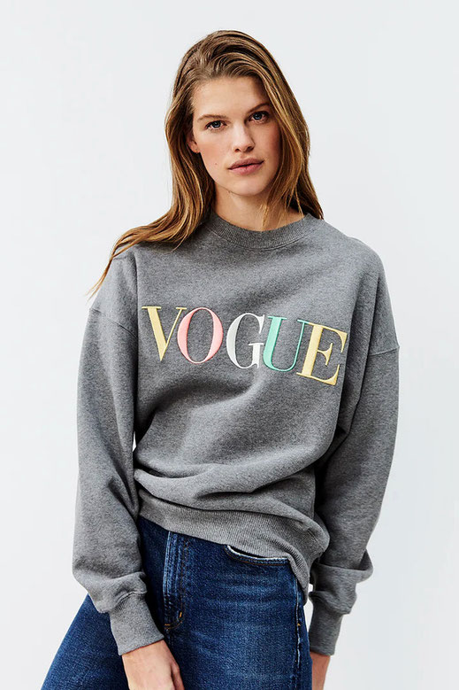 Bereits seit 4 Jahren gibt es die ikonischen Sweatshirts des Fashion Labels Vogue zu kaufen & ich kann mich einfach nicht an diesem geilen Lifestyle sattsehen | Hot Port Life & Style Blog