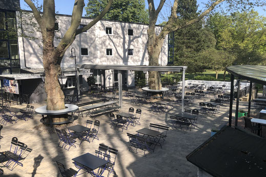 Biergarten Garnituren aus Holz in anthrazit