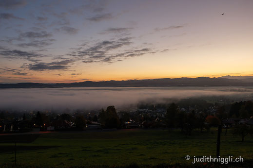 Über dem Nebel Region Pfannenstiel