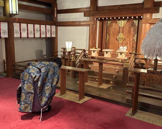 儀式殿のご祈祷風景