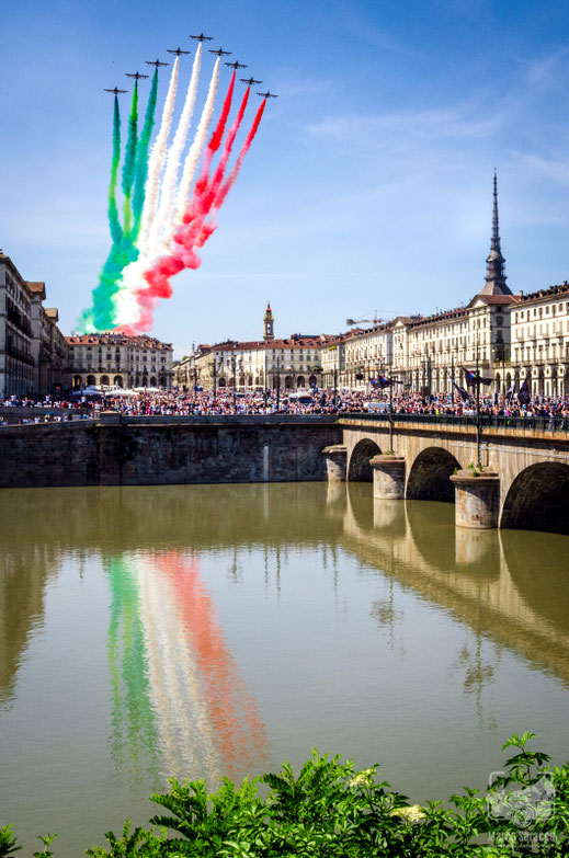 La città 8b - Le Frecce Tricolori su Piazza Vittorio