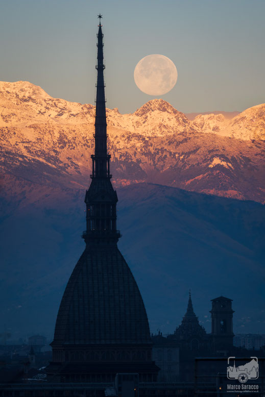 Colline e montagne 1b - La Mole, le Alpi e la luna all'alba